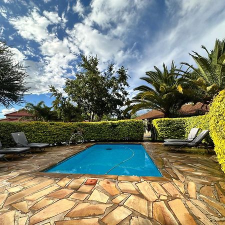 Kamaku Guesthouse Cc Otjiwarongo Eksteriør bilde