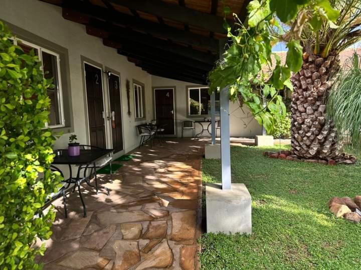 Kamaku Guesthouse Cc Otjiwarongo Eksteriør bilde