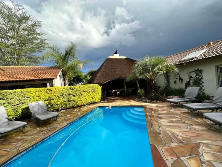 Kamaku Guesthouse Cc Otjiwarongo Eksteriør bilde