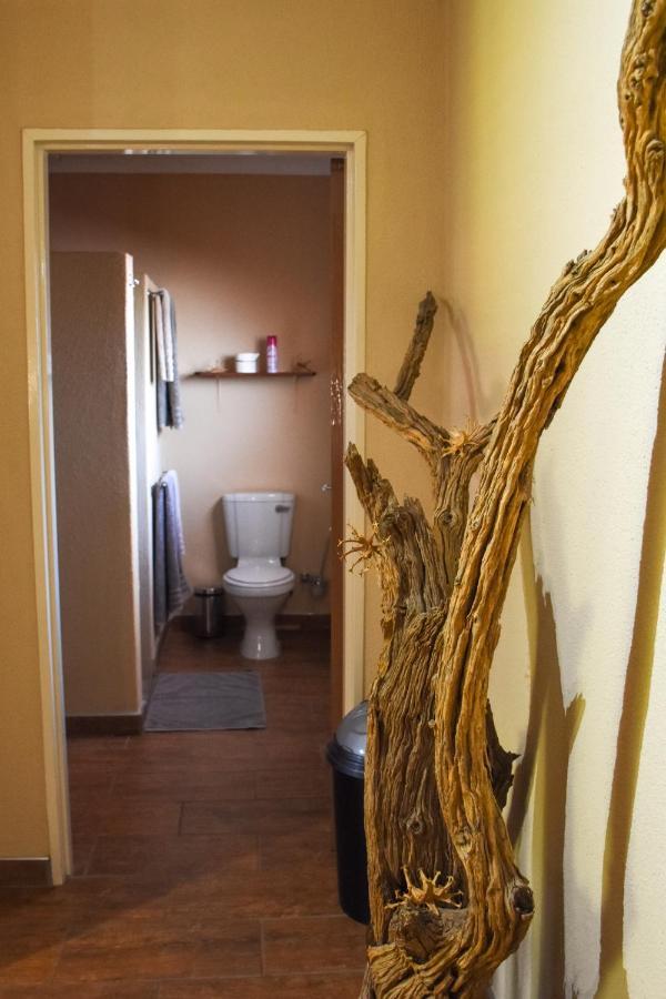 Kamaku Guesthouse Cc Otjiwarongo Eksteriør bilde